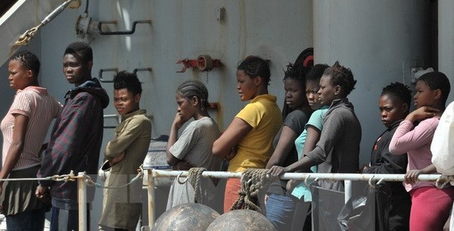 EU to establish border and coast guard to manage migrants - ảnh 1